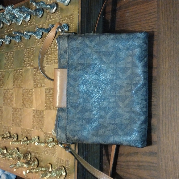 Michael Kors Crossbody Foldout Wallet Built-in Handbag - Picture 2 of 8